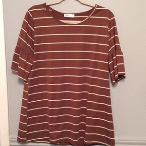 Stripped blouse with gathered sleeves
